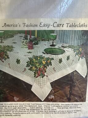 Vintage Tastemaker Tablecloth By Stevens “Christmas Morn” 60x84” Oval USA